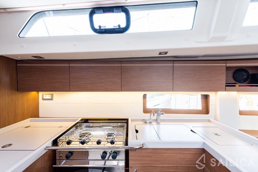 Oceanis 51.1 - Yacht Charter Sailica