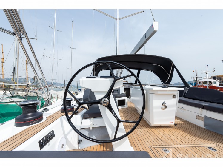 Oceanis 51.1 - Yacht Charter Sailica