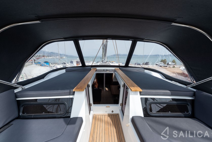 Oceanis 51.1 - Yacht Charter Sailica
