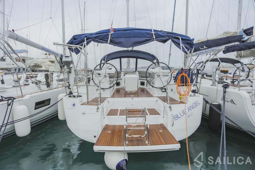 Jeanneau 54 - Yacht Charter Sailica