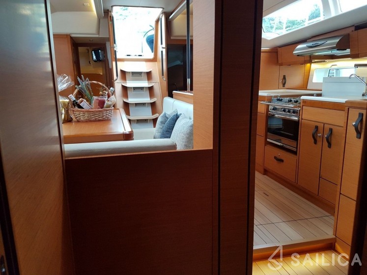 Jeanneau 54 - Yacht Charter Sailica