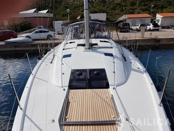 Jeanneau 54 - Yacht Charter Sailica