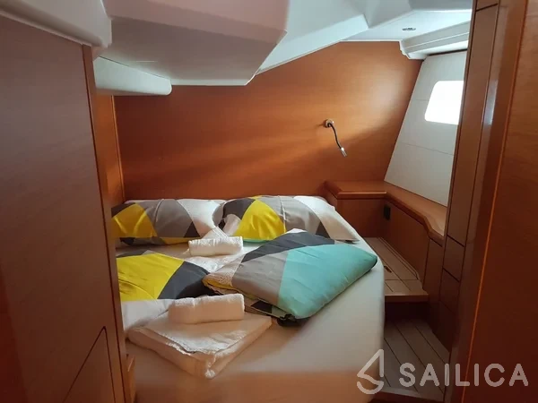 Jeanneau 54 - Yacht Charter Sailica