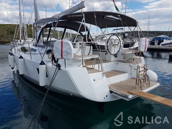 Jeanneau 54 - Yacht Charter Sailica