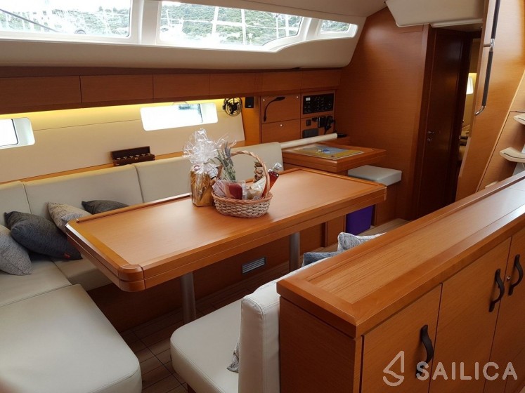 Jeanneau 54 - Yacht Charter Sailica