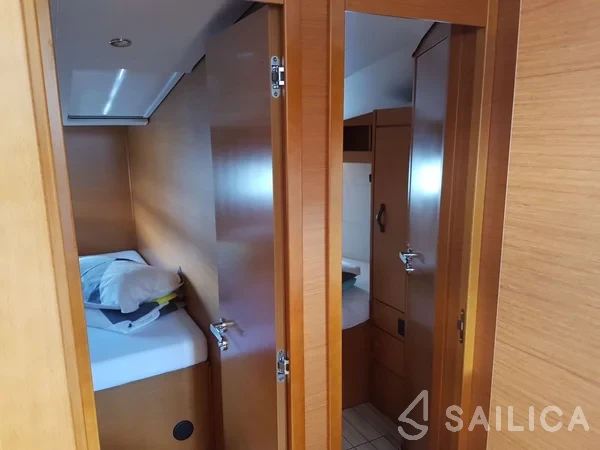 Jeanneau 54 - Yacht Charter Sailica