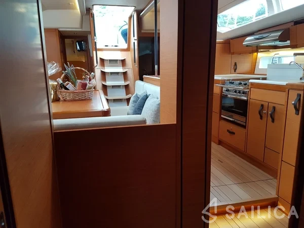 Jeanneau 54 - Yacht Charter Sailica