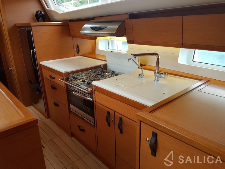 Jeanneau 54 - Yacht Charter Sailica