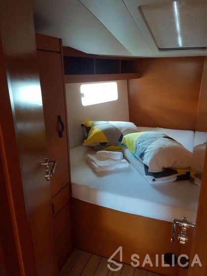 Jeanneau 54 - Yacht Charter Sailica