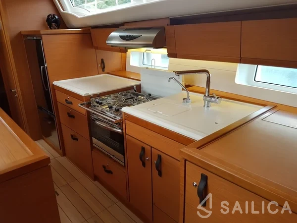 Jeanneau 54 - Yacht Charter Sailica