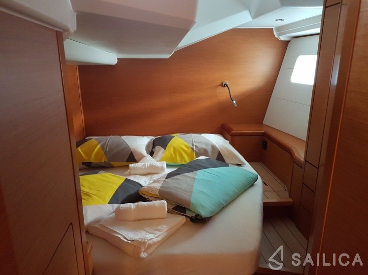 Jeanneau 54 - Yacht Charter Sailica