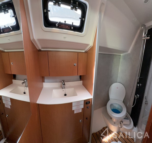 Bavaria C42 - Yacht Charter Sailica
