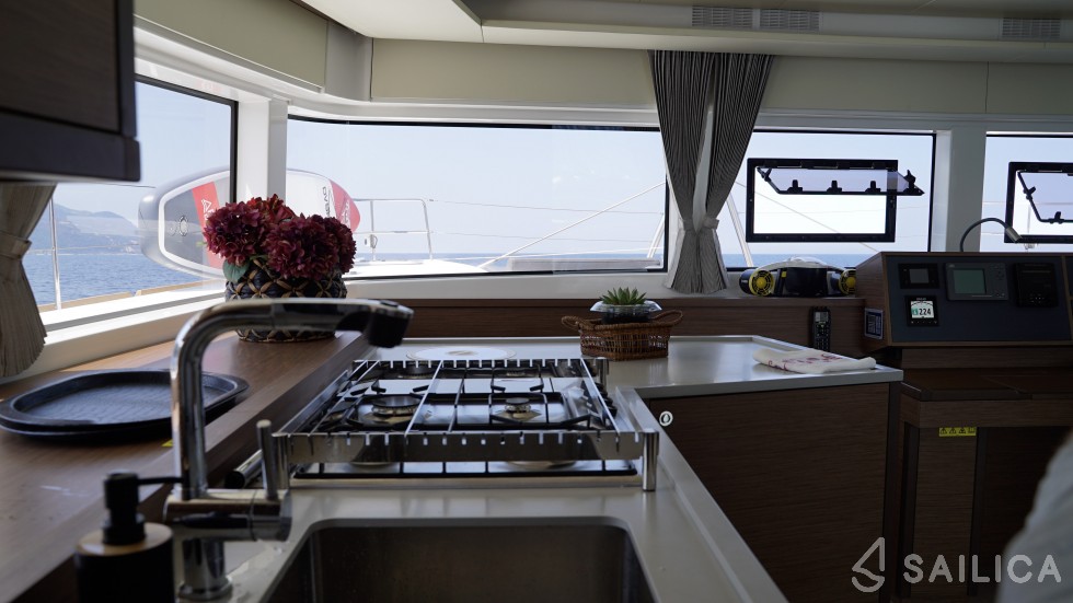 Lagoon 52 - Yacht Charter Sailica
