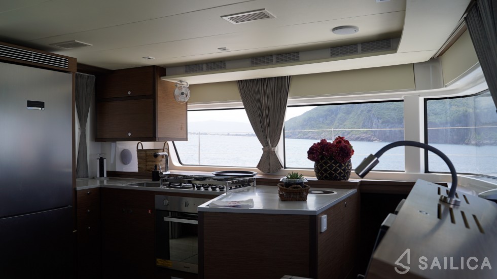 Lagoon 52 - Yacht Charter Sailica