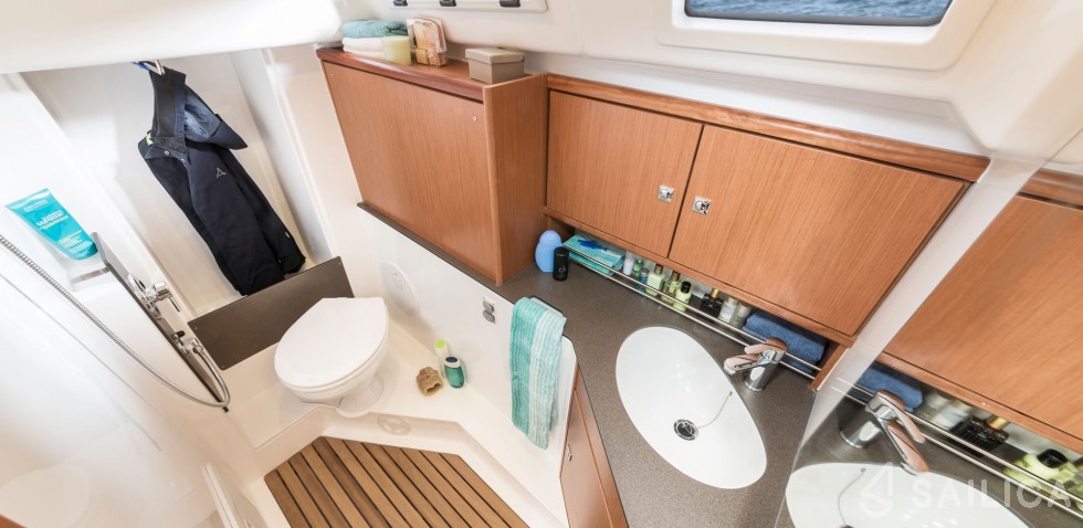 Bavaria Cruiser 34 - Yacht Charter Sailica