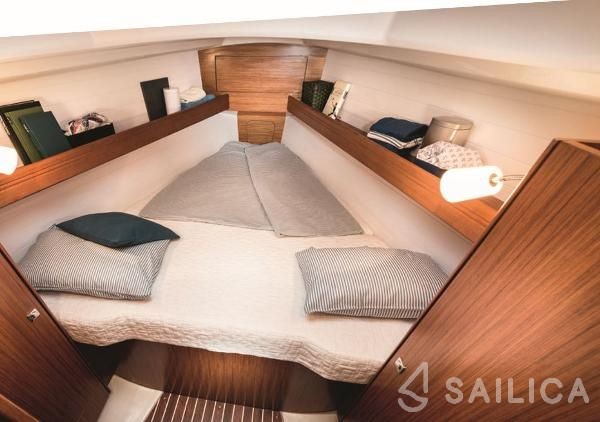 Bavaria Cruiser 34 - Yacht Charter Sailica