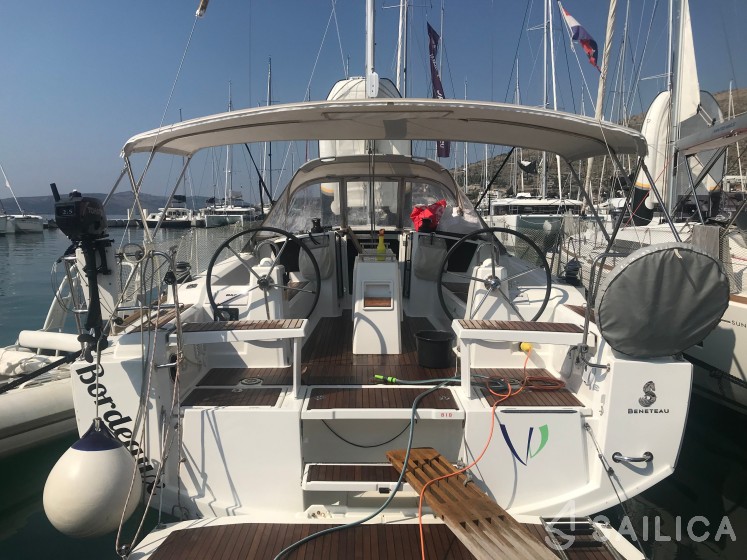 Oceanis 38.1 - Yacht Charter Sailica