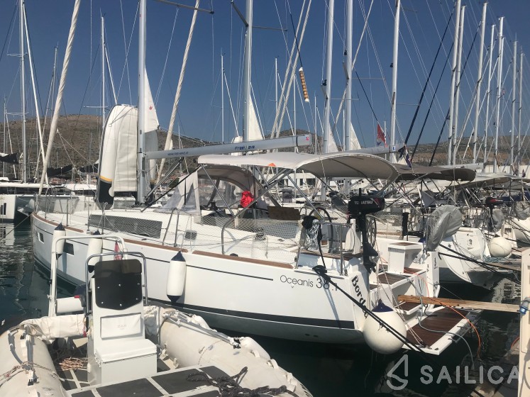 Oceanis 38.1 - Yacht Charter Sailica