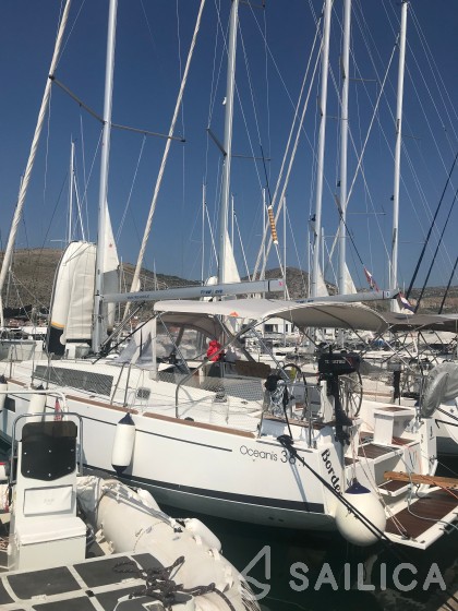 Oceanis 38.1 - Yacht Charter Sailica