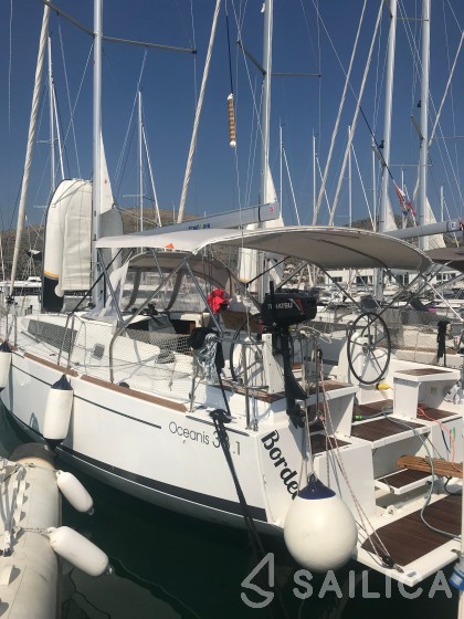 Oceanis 38.1 - Yacht Charter Sailica