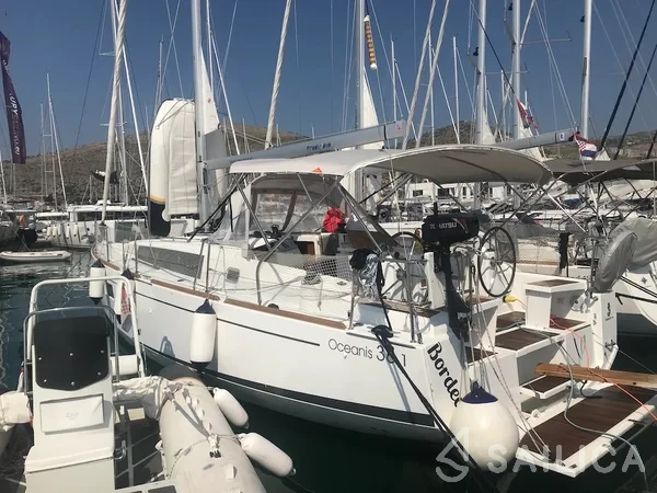 Oceanis 38.1 - Yacht Charter Sailica
