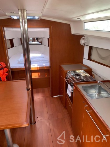 Oceanis 38.1 - Yacht Charter Sailica