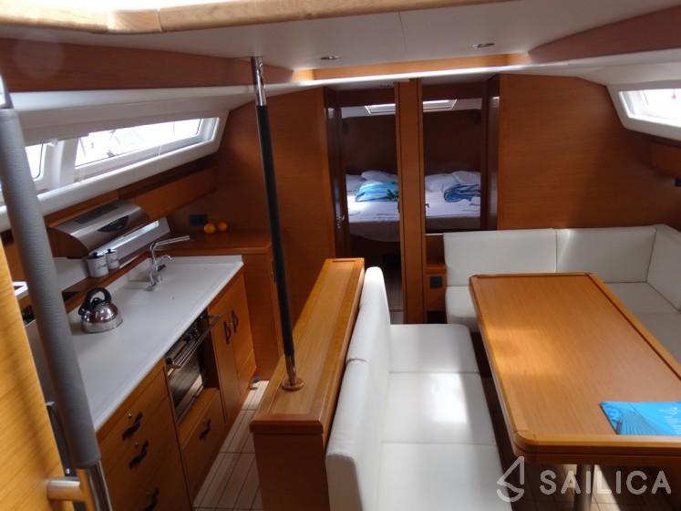Jeanneau 54 - Yacht Charter Sailica