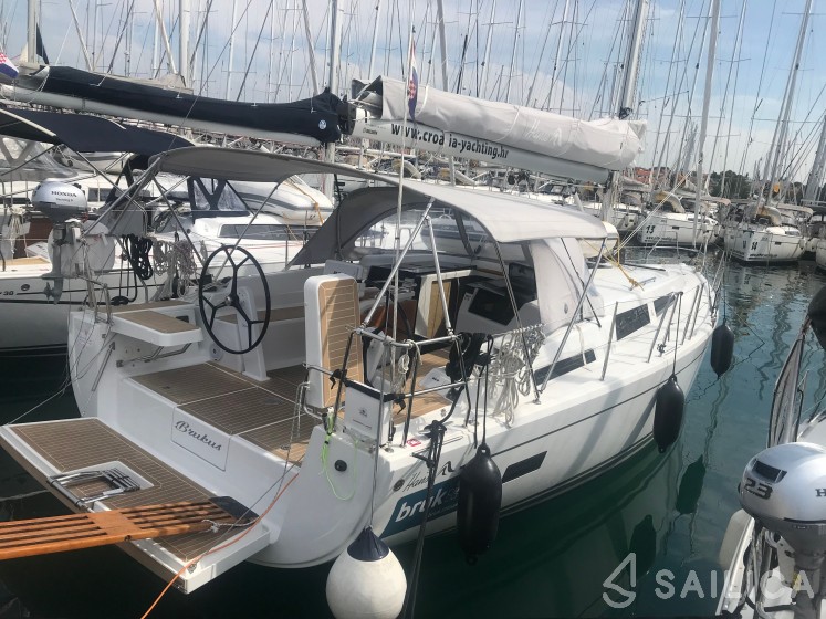 Hanse 388 - Yacht Charter Sailica