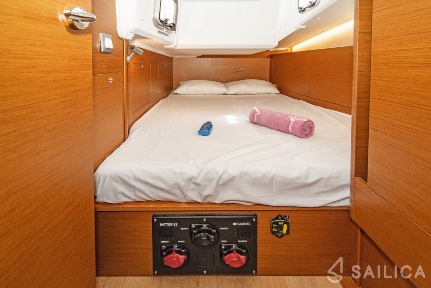 Sun Odyssey 410 - Yacht Charter Sailica