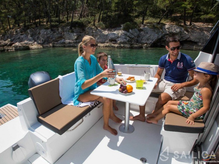 Merry Fisher 795 - Yacht Charter Sailica