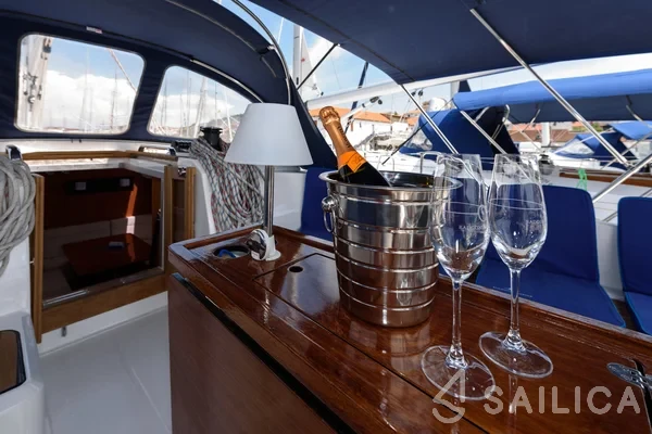 Bavaria 51 Cruiser - Yacht Charter Sailica