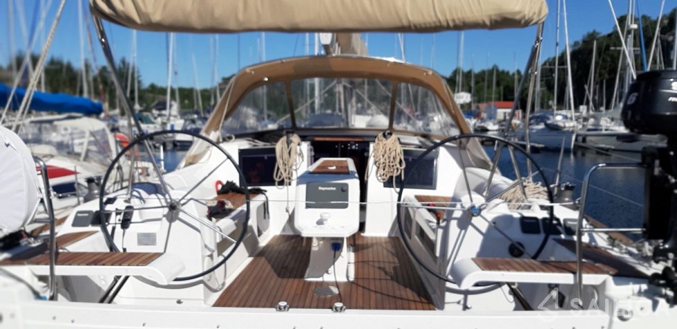 Dufour 410 GL - Yacht Charter Sailica