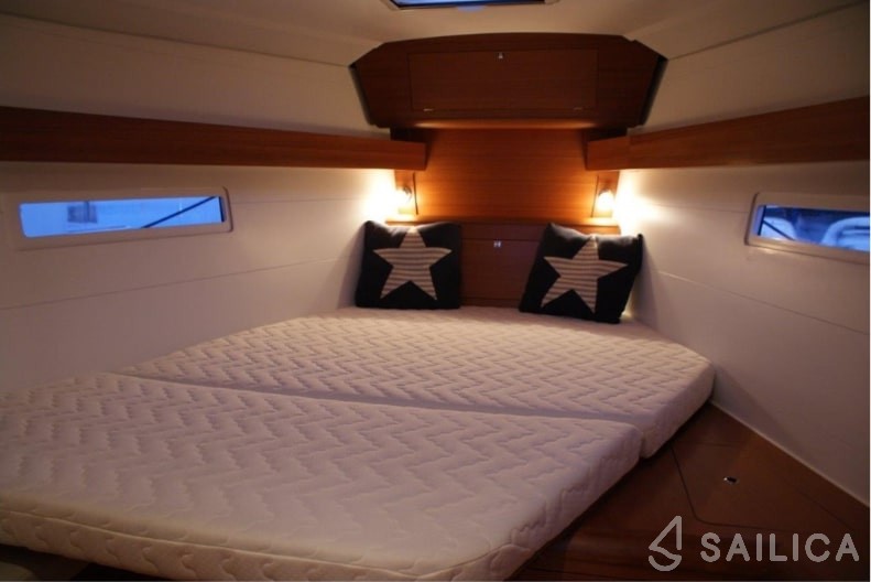 Dufour 410 GL - Yacht Charter Sailica