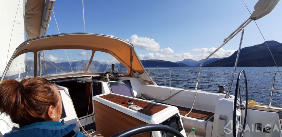 Dufour 410 GL - Yacht Charter Sailica