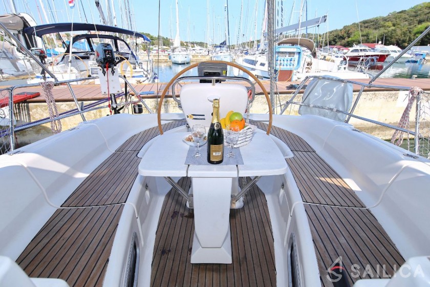 Bavaria 38 Cruiser - Yacht Charter Sailica