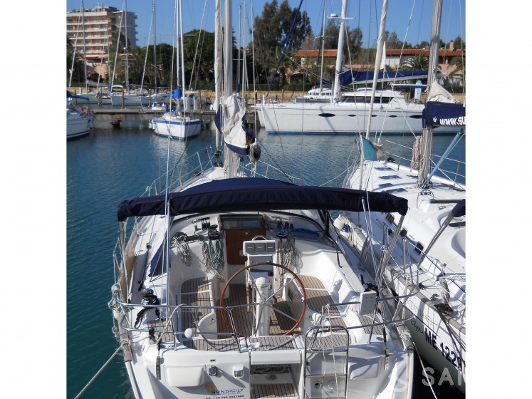 Oceanis 423 - Yacht Charter Sailica