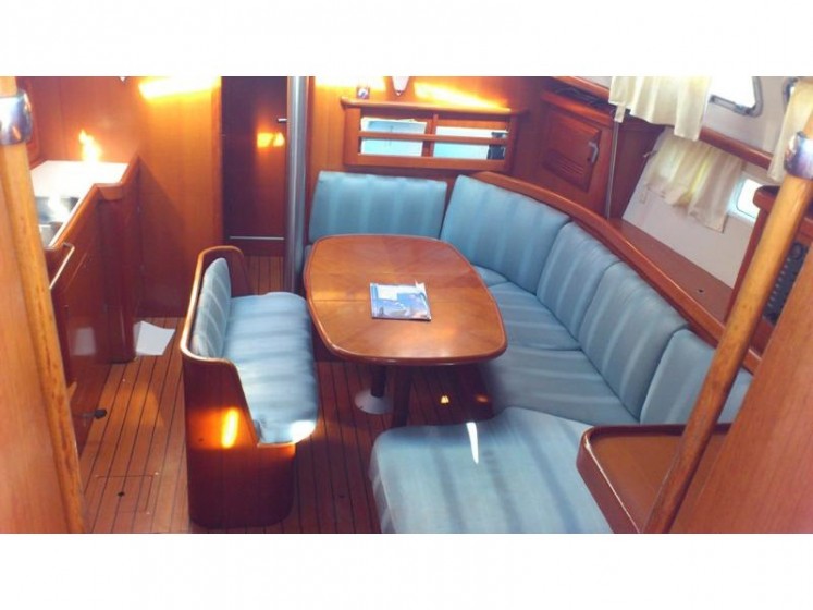 Oceanis 423 - Yacht Charter Sailica