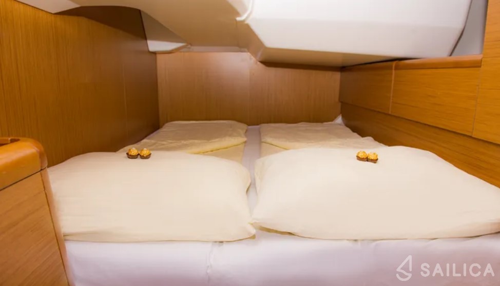 Sun Odyssey 49i - Yacht Charter Sailica