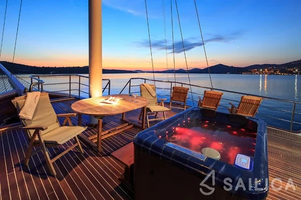 Gulet - Yacht Charter Sailica