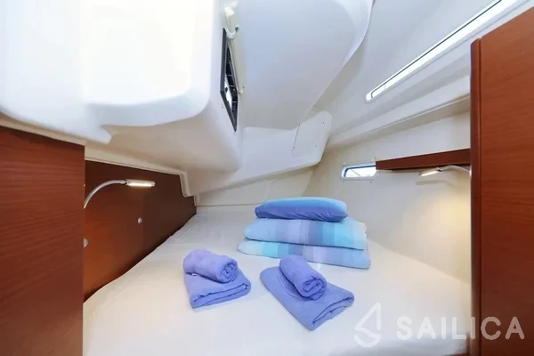 Hanse 388 - Yacht Charter Sailica