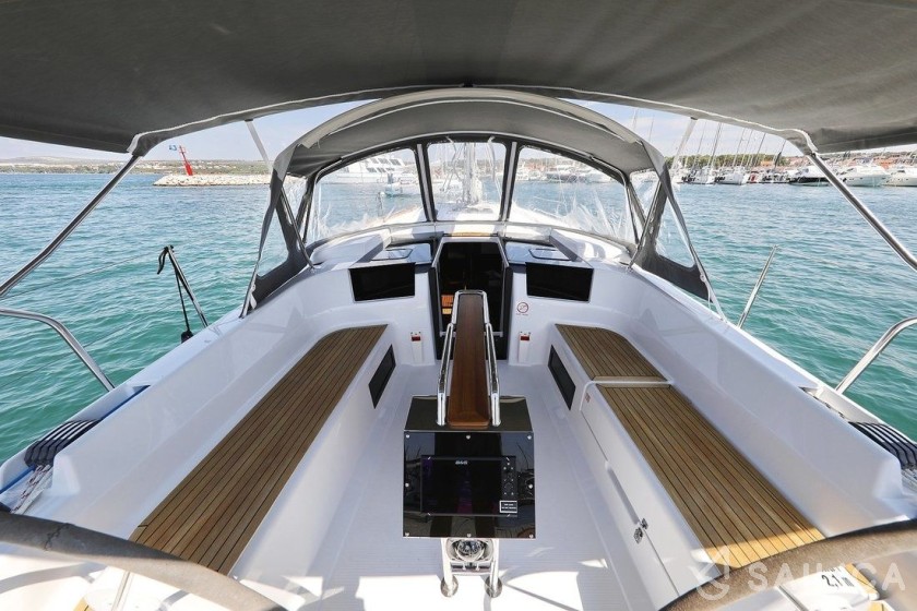 Hanse 388 - Yacht Charter Sailica