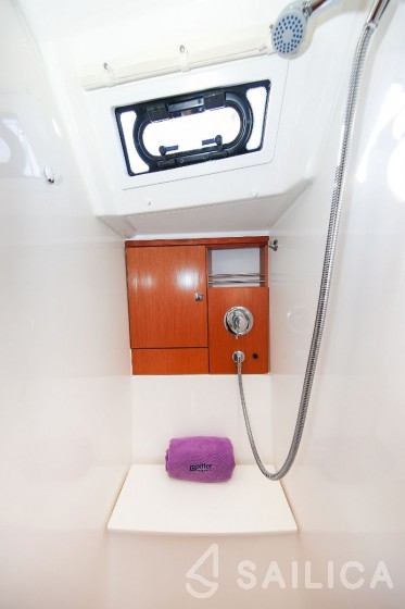 Bavaria 46 Cruiser - Yacht Charter Sailica