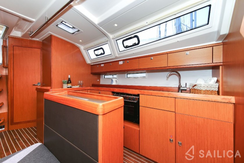 Bavaria 46 Cruiser - Yacht Charter Sailica