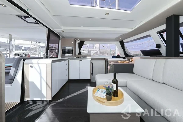 Isla 40 - Yacht Charter Sailica
