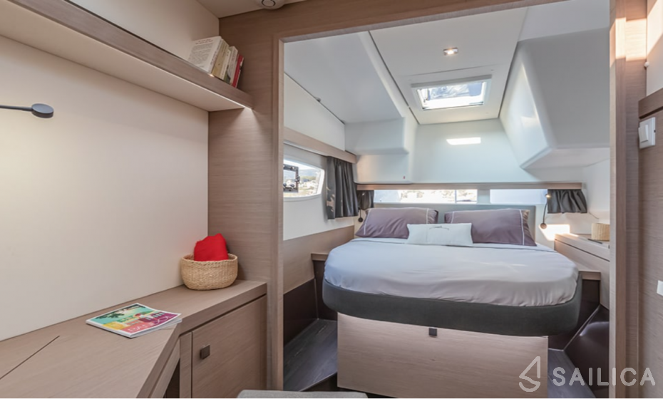 Isla 40 - Yacht Charter Sailica