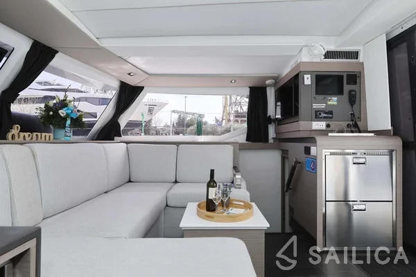 Isla 40 - Yacht Charter Sailica