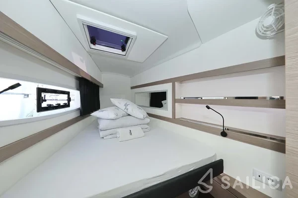 Isla 40 - Yacht Charter Sailica