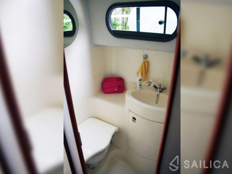 Sedan 1170 - Yacht Charter Sailica