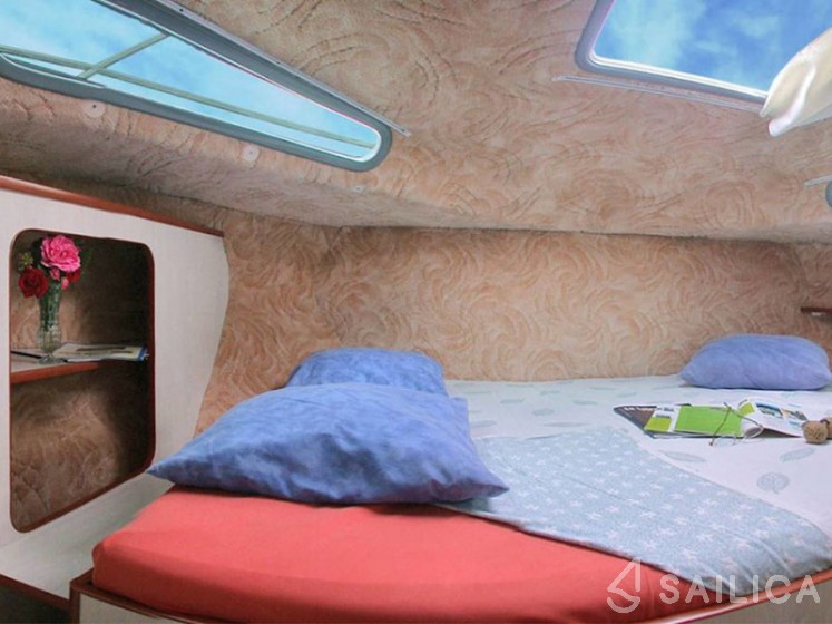 Sedan 1010 - Yacht Charter Sailica
