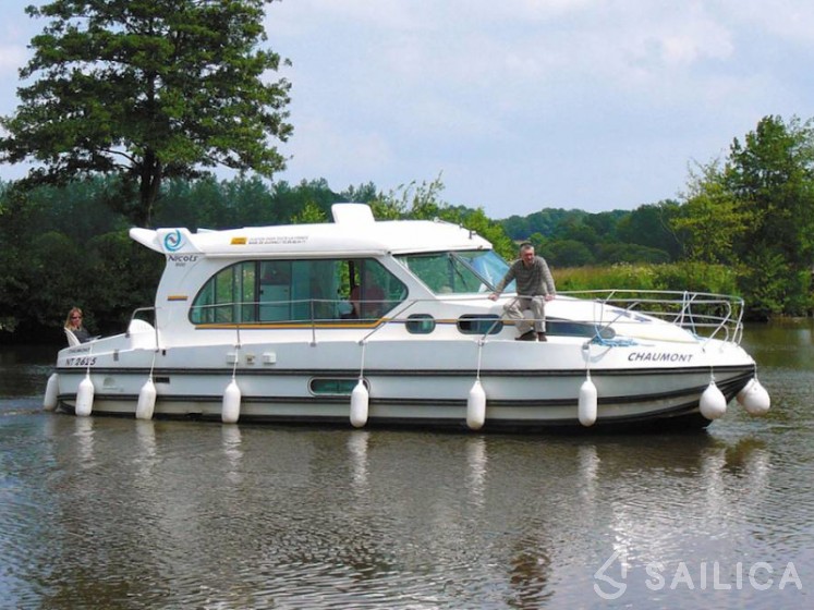 Sedan 1000 - Yacht Charter Sailica